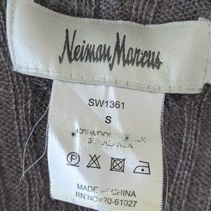 Neiman Marcus Sweaters - Neiman Marcus Grey Wool & Silk Sweater Small Neiman Marcus Sweaters - Neiman Marcus Grey Wool & Silk Sweater Small